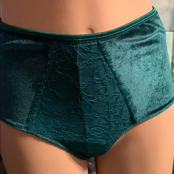 NWOT Emerald Green Velvet Lingerie Set - Picture 8 of 12